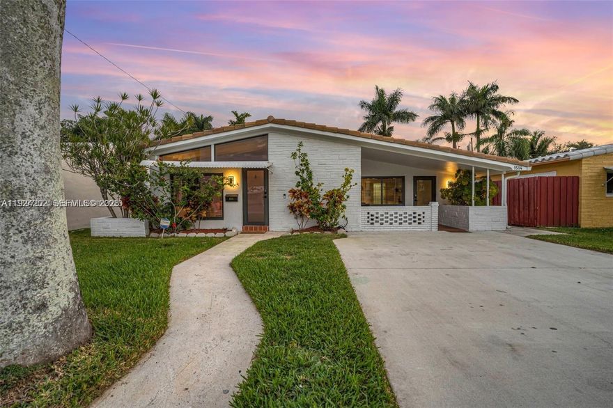 Completely renovated 4/3 pool home.  Close to Shopping, Expressways, Hollywood Boardwalk, Young Circle, FFL Airport, Hardrock Casino, etc.  Offers 4 bedrooms and 3 bathrooms, wood floors, stainless steel appliances, patio area partially covered great for entertaining, heated pool, lots of parking space.  Minimum lease 3 month.  Call listing agent for more information and showing instructions.