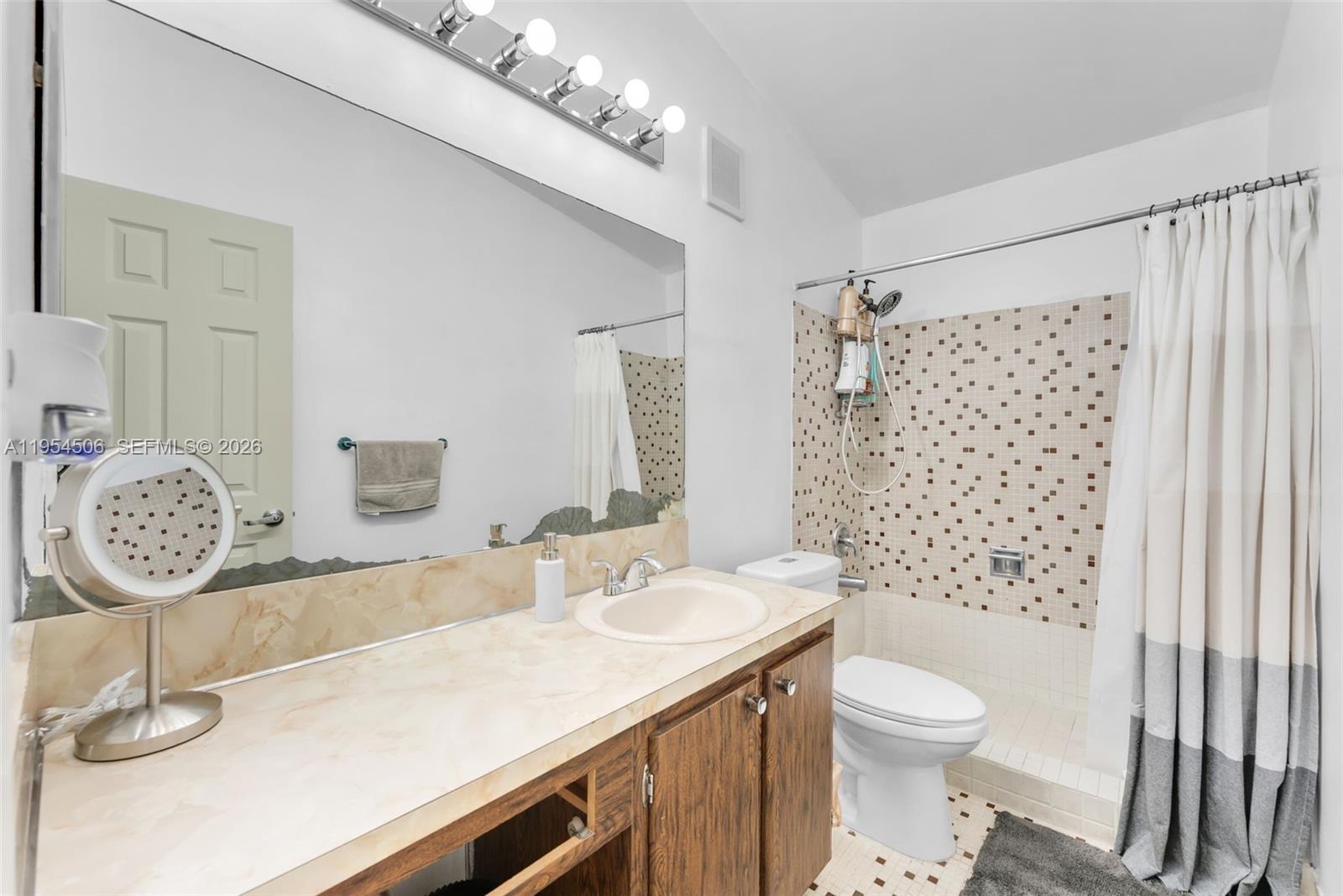 DEVON-AIRE VILLAS SEC 10 - Residential