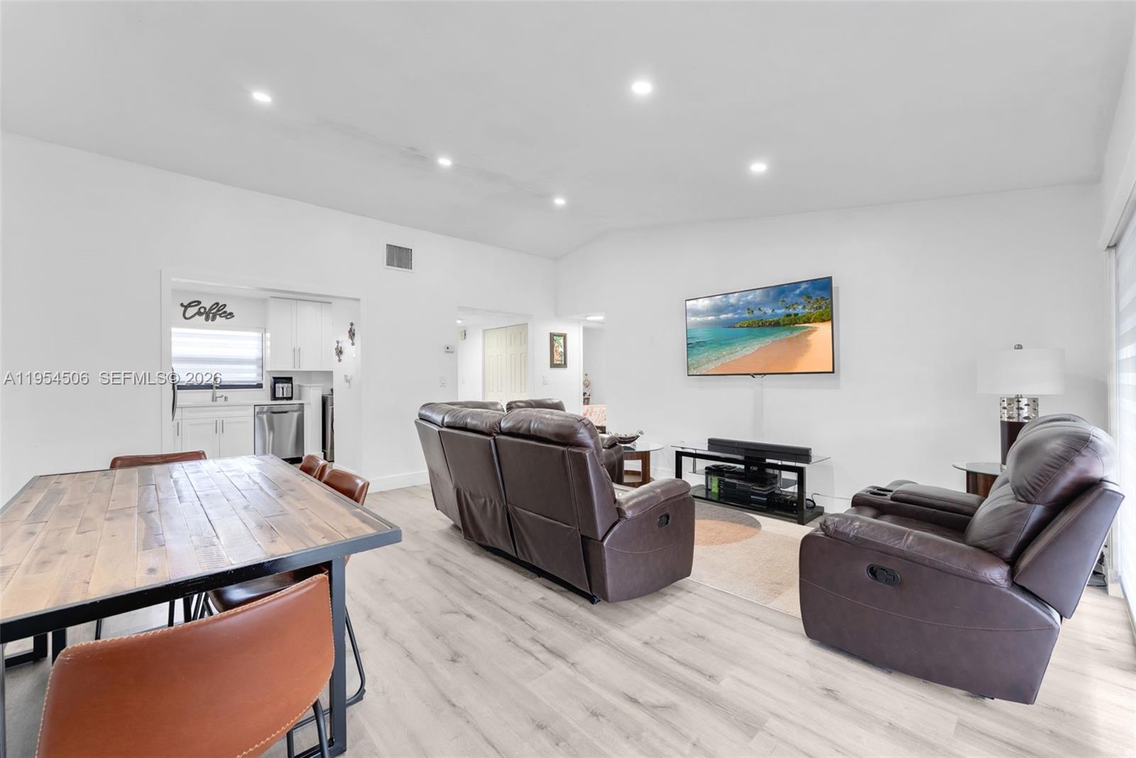 DEVON-AIRE VILLAS SEC 10 - Residential