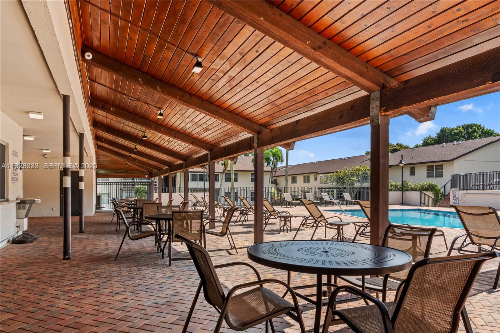 View photos, virtual tours, details... 370 E Laurel Dr 3 E