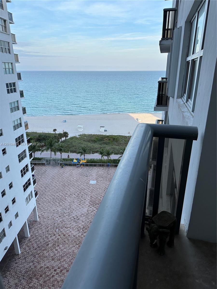 6039 Collins Ave 1221