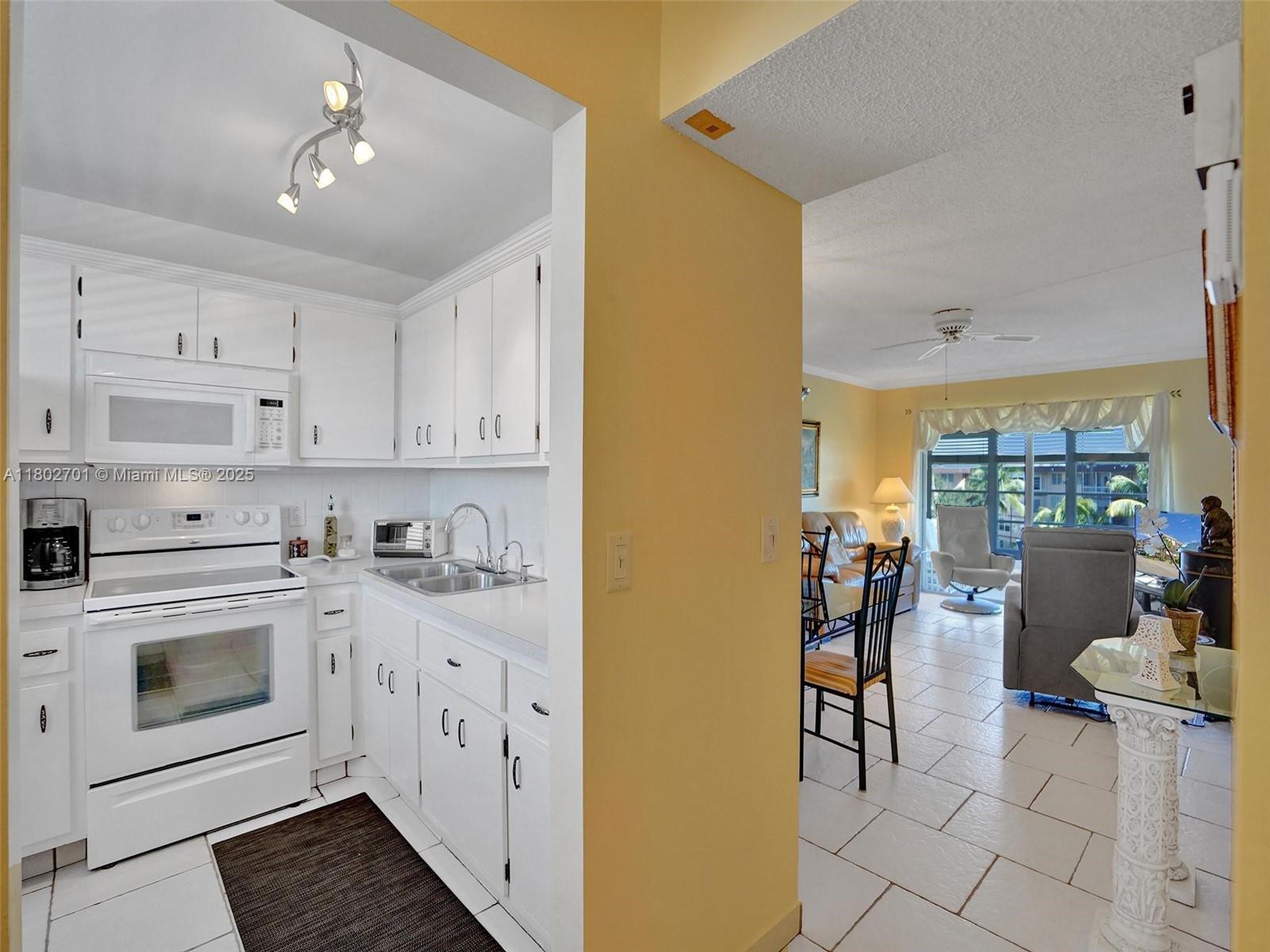 LAUDERDALE OAKS CONDO 4 - Residential