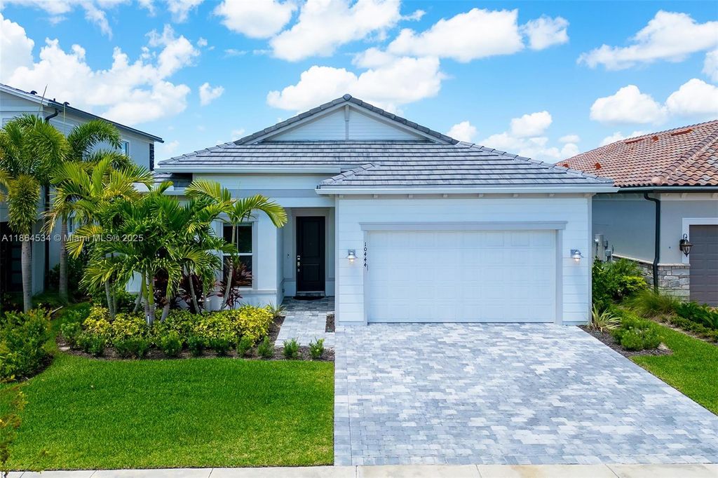 Photo of 10444 Northbrook Cir, Palm Beach Gardens, FL 33412 (MLS # A11864534)