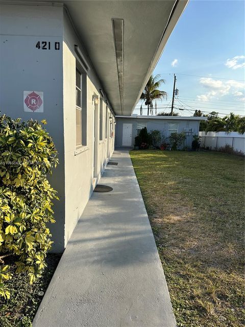 View photos, virtual tours, details... 4210 SW 25th St 1 West Park FL 33023