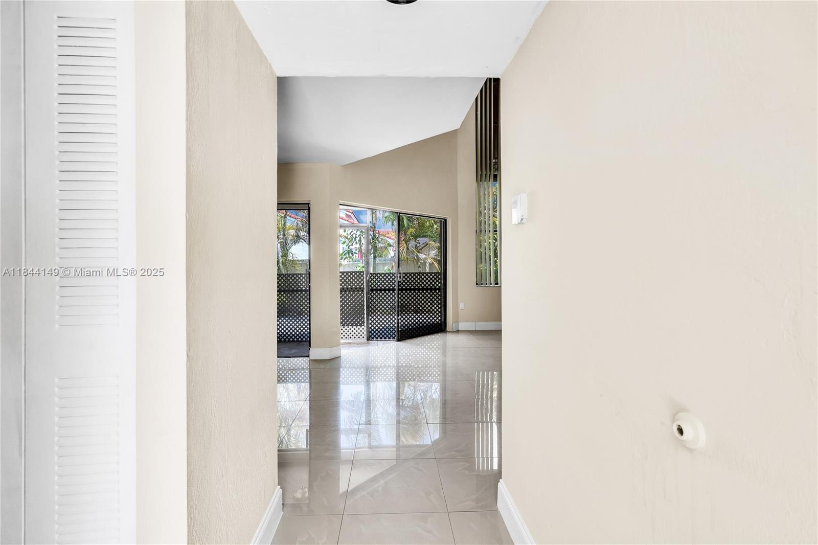 1612 San Remo Cir 1612