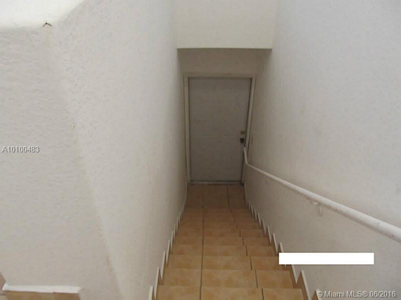 Tropical Court Villas Con - Residential Lease