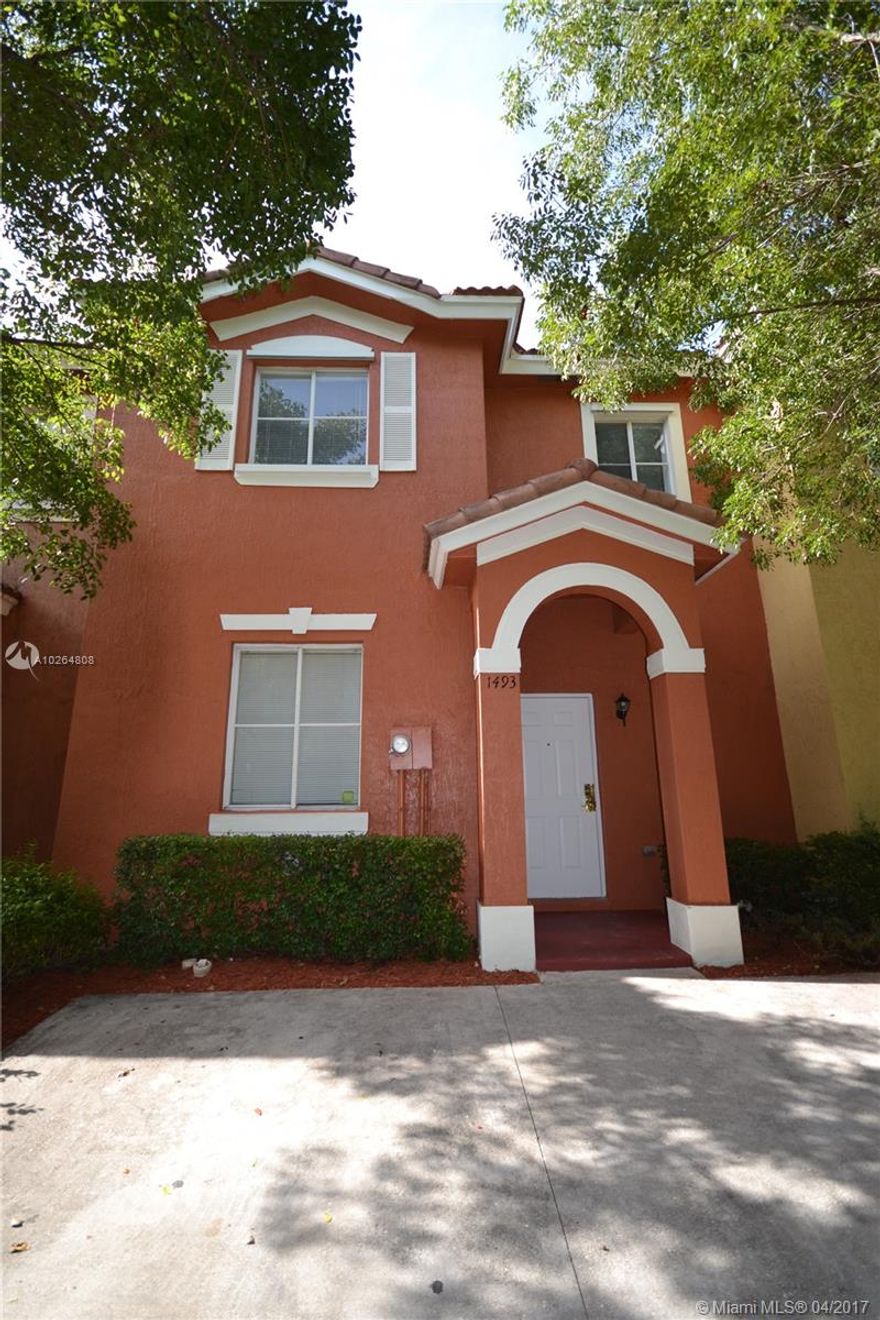 BEAUTIFULL REMODELED TOWNHOUSE ALL OFFERS MUST BE SUBMITED WITH CONTRACT TO LEASE,1 MONTH DEPOSITED IN ESCROW WITH AN ESCROW LETTER ,DRIVER LICENSE,CREDIT REPORT,RENTERS INSURANCE & RENTAL APLICATION (ATTACHED)TO BE CONSIDERED