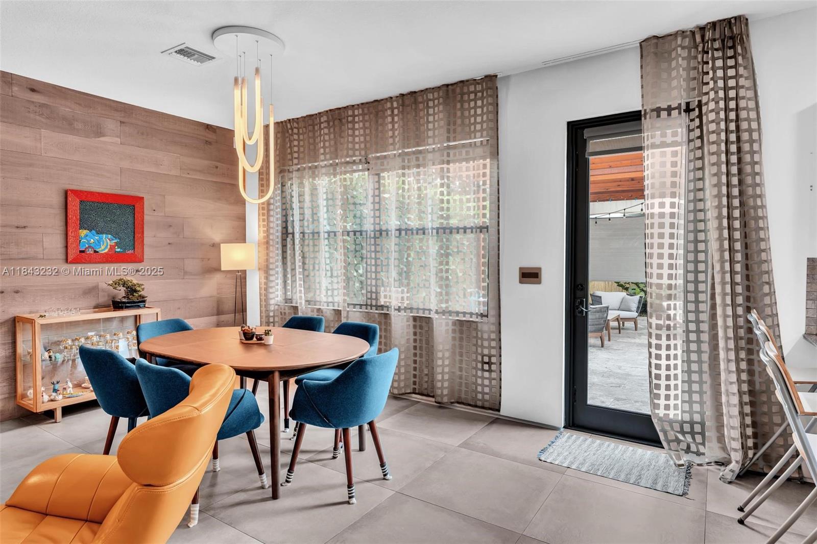 CHAMPION LAKES - Residential