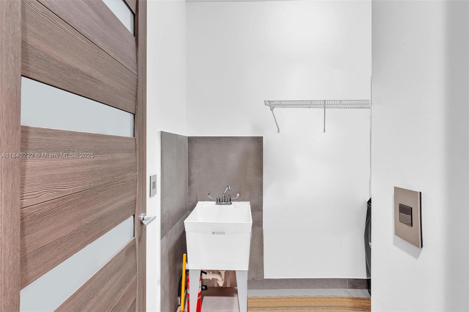 CHAMPION LAKES - Residential