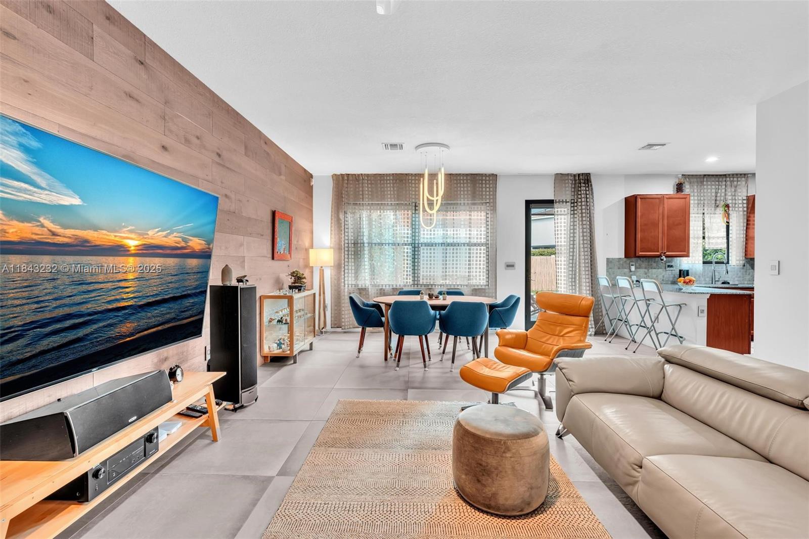 CHAMPION LAKES - Residential