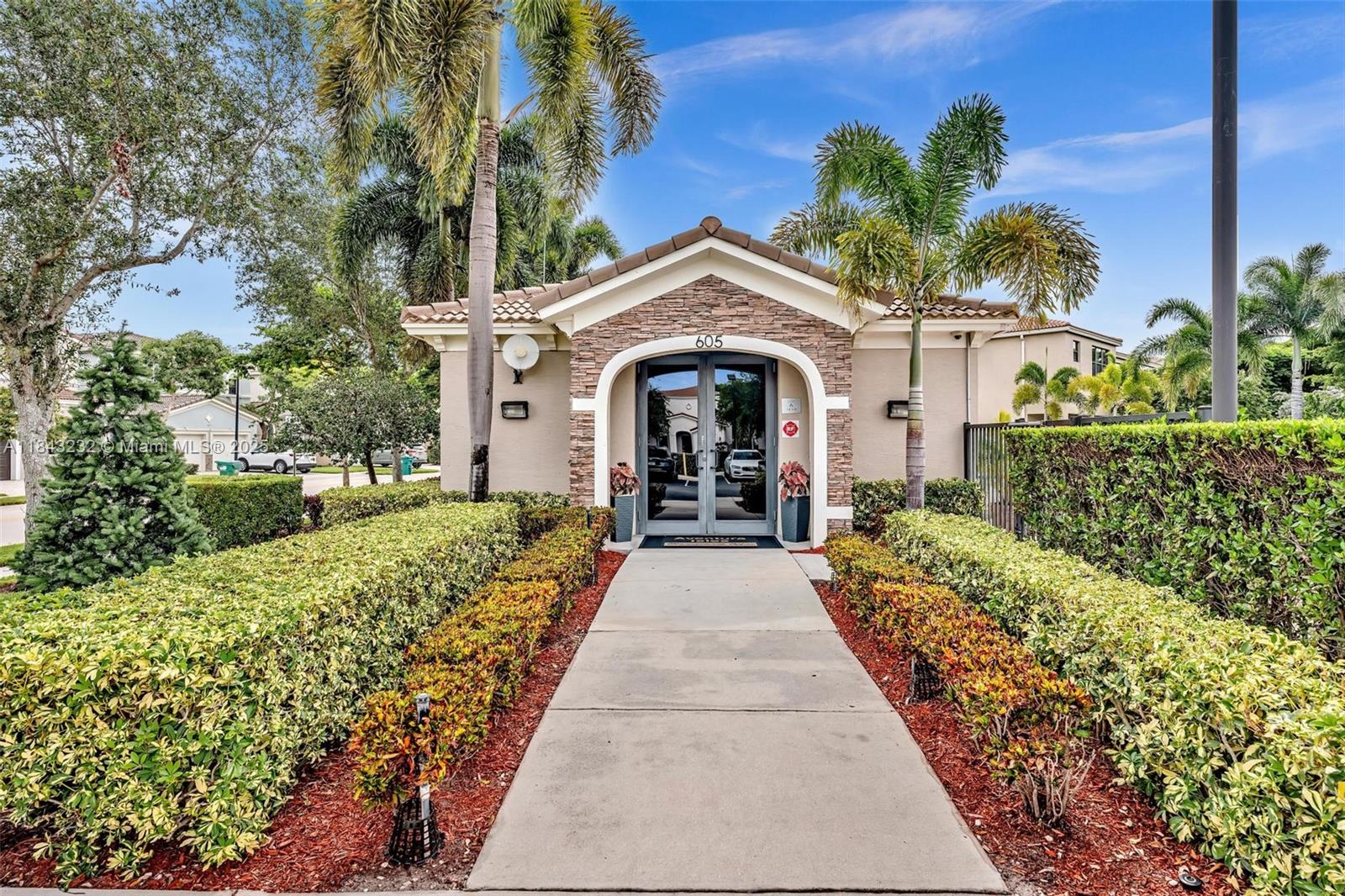 CHAMPION LAKES - Residential