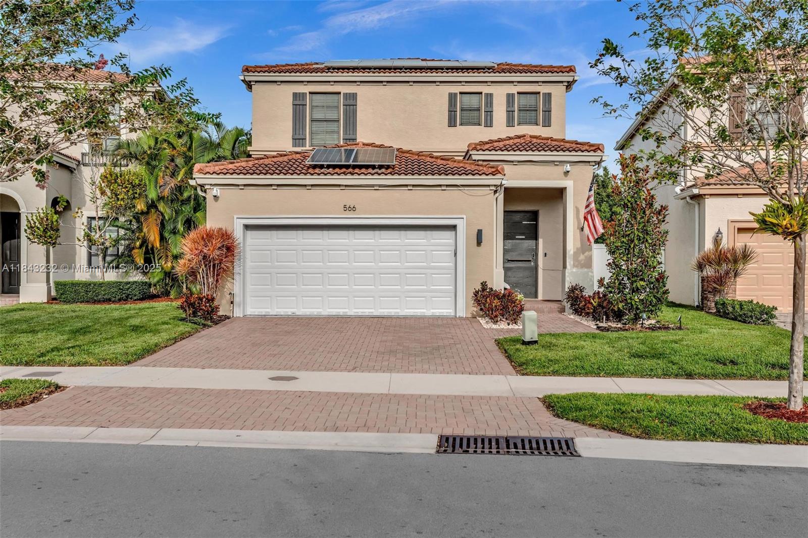 CHAMPION LAKES - Residential