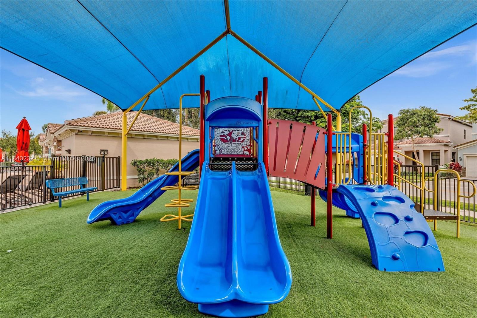 CHAMPION LAKES - Residential