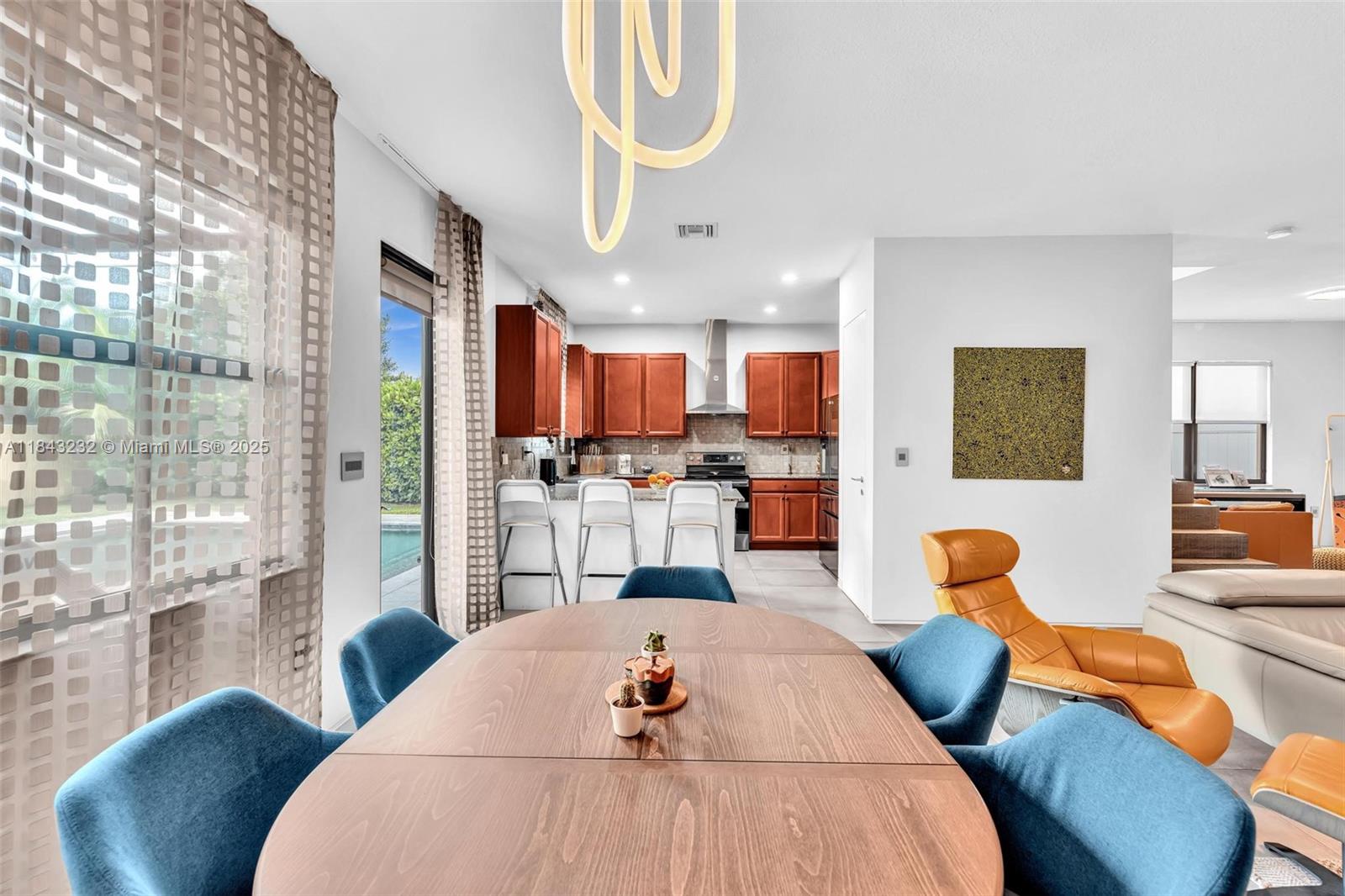 CHAMPION LAKES - Residential