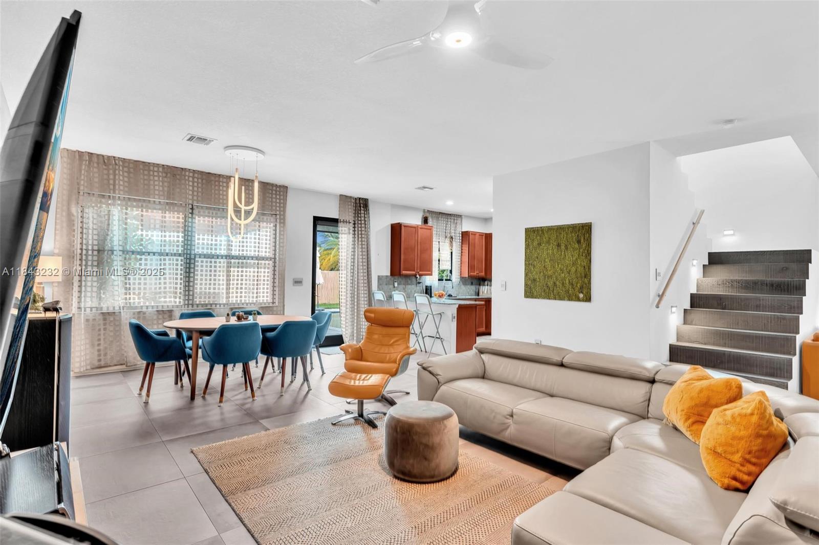 CHAMPION LAKES - Residential