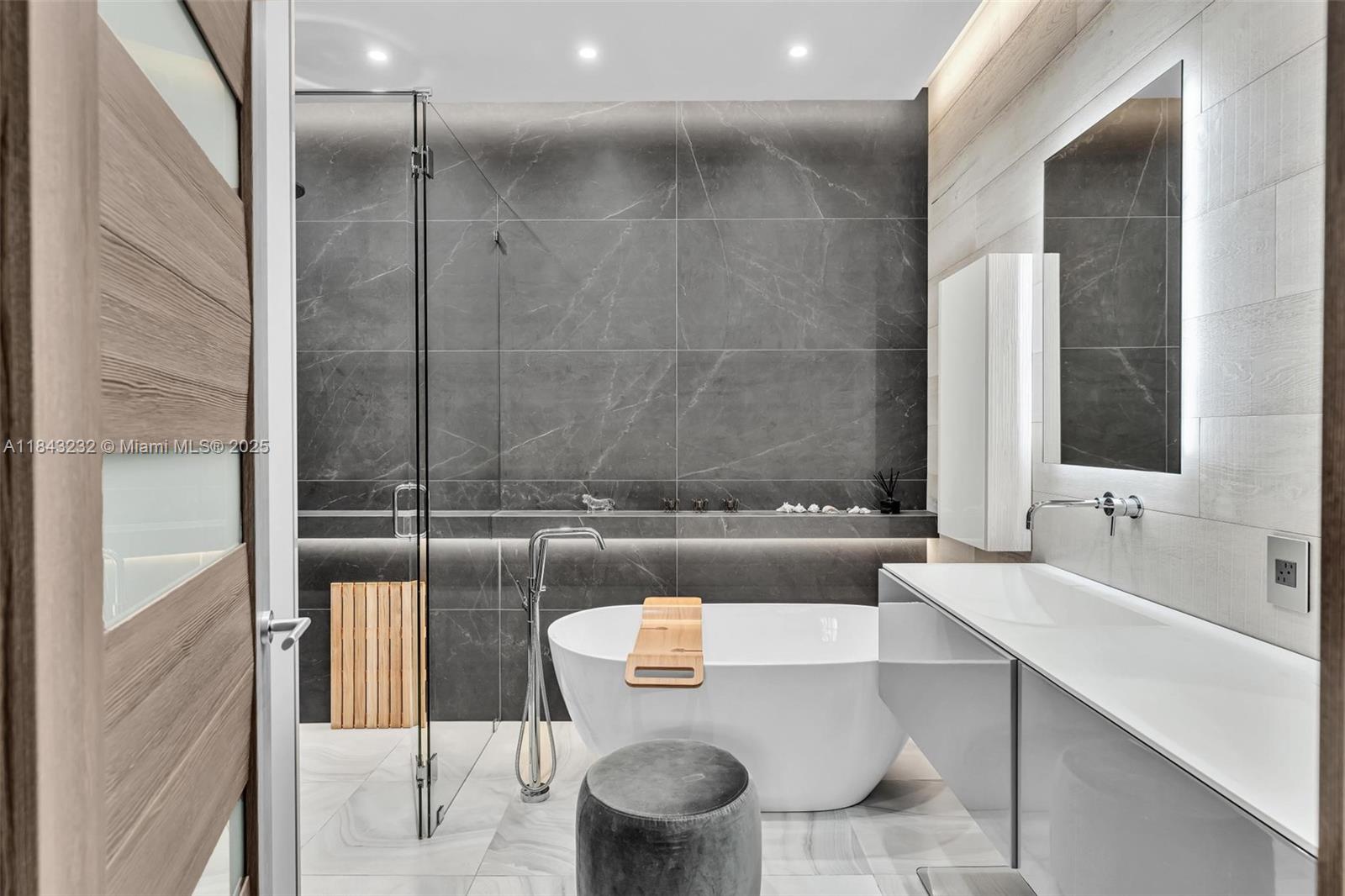 CHAMPION LAKES - Residential