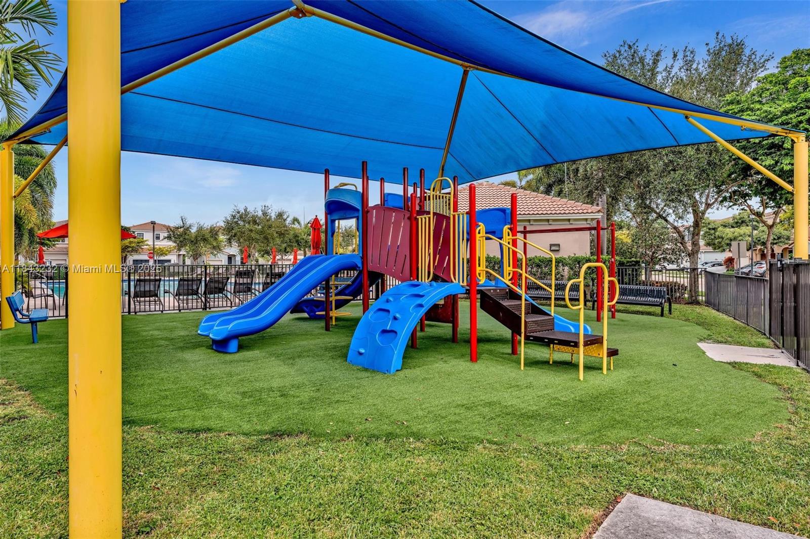 CHAMPION LAKES - Residential