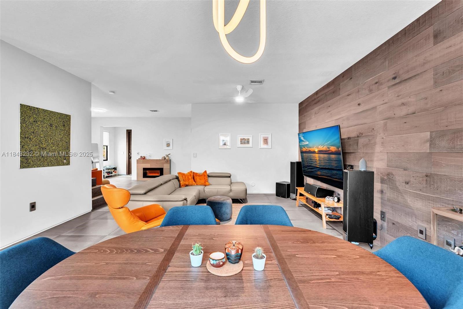 CHAMPION LAKES - Residential