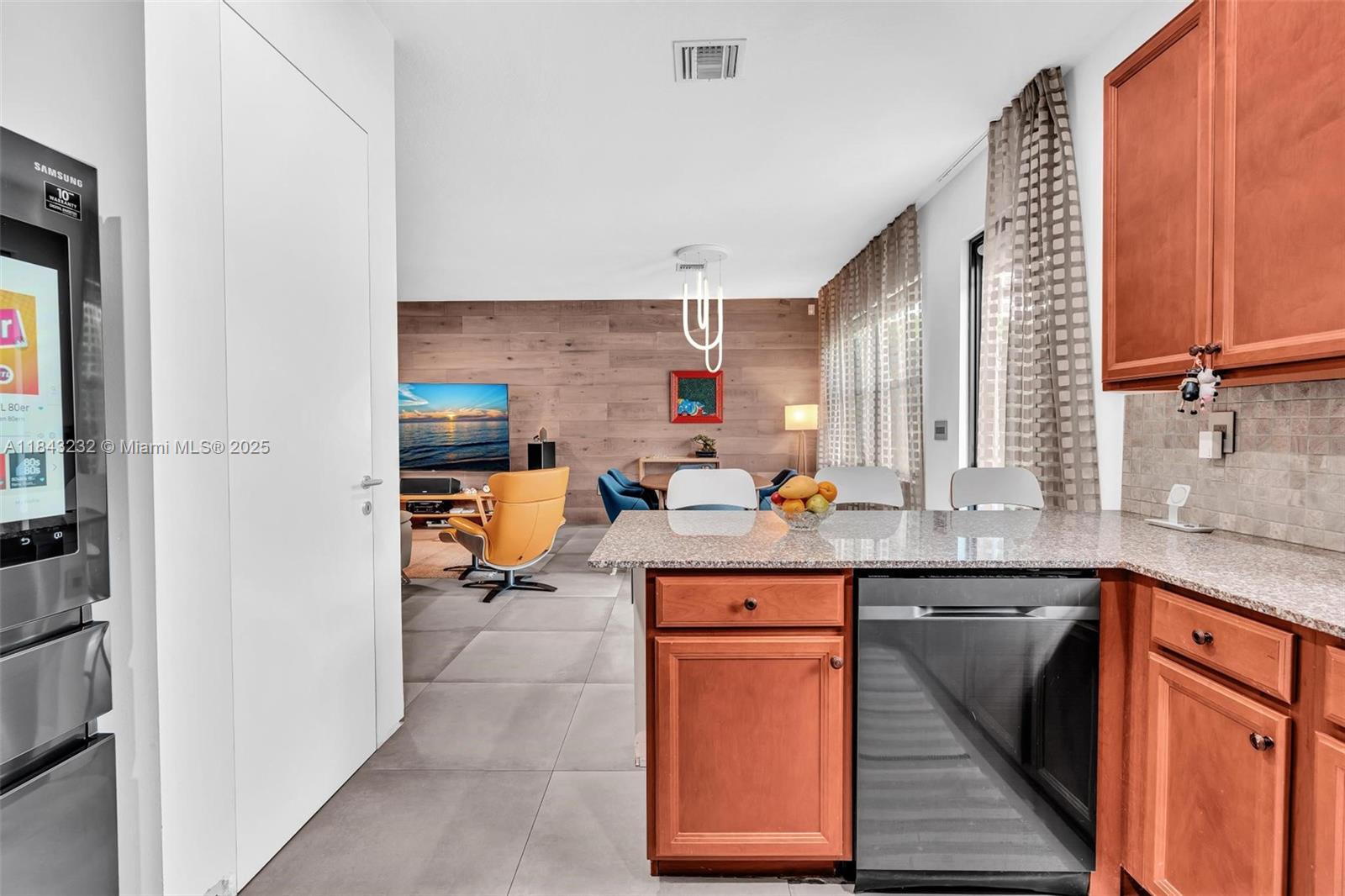 CHAMPION LAKES - Residential