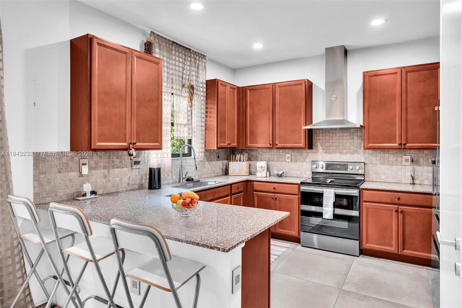 CHAMPION LAKES - Residential