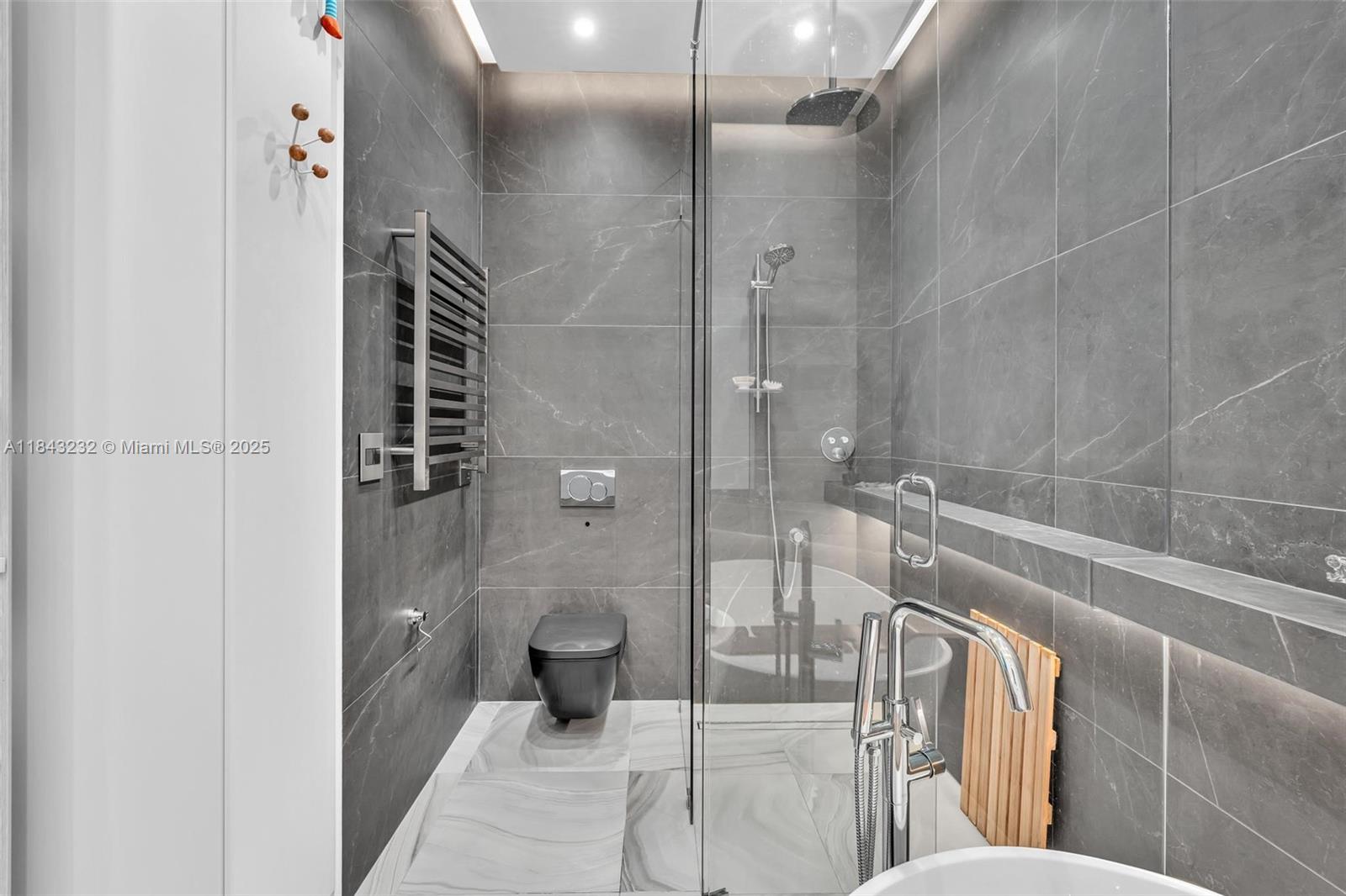 CHAMPION LAKES - Residential