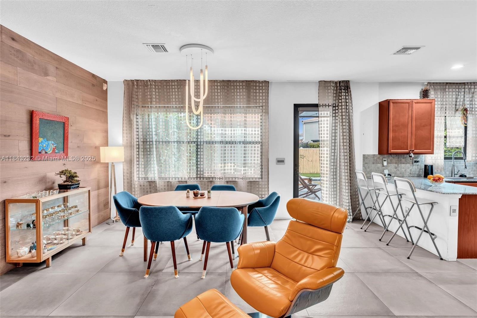 CHAMPION LAKES - Residential