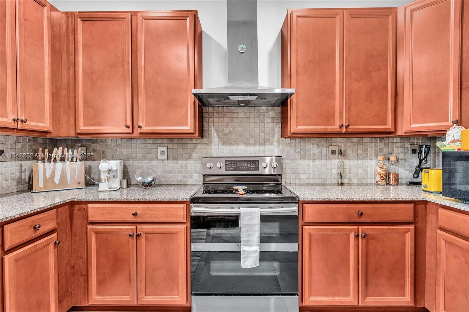 CHAMPION LAKES - Residential