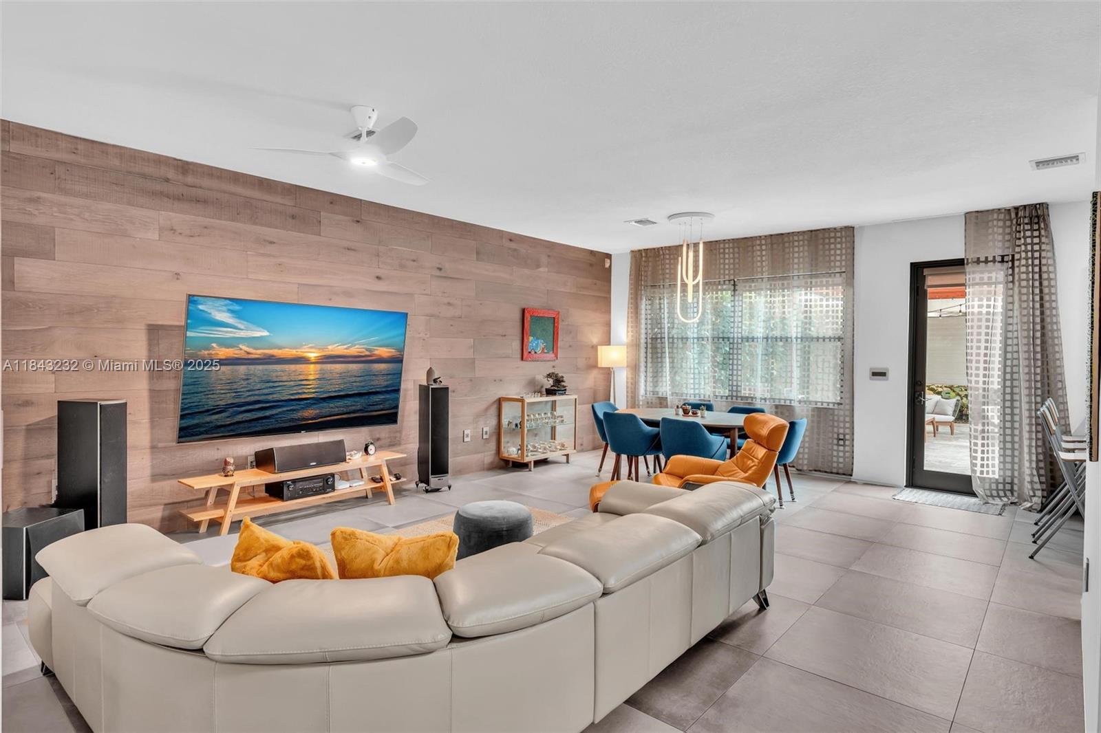 CHAMPION LAKES - Residential