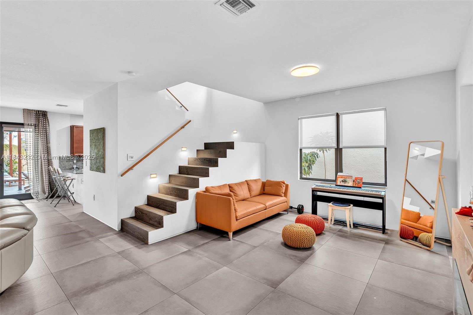 CHAMPION LAKES - Residential