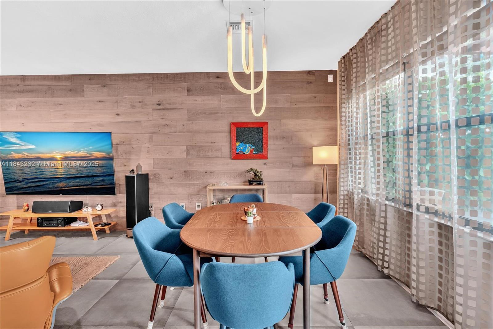 CHAMPION LAKES - Residential