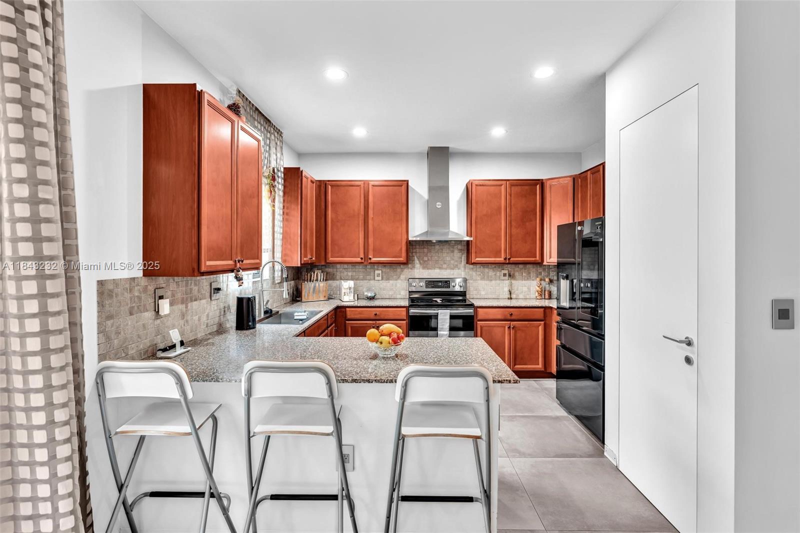 CHAMPION LAKES - Residential