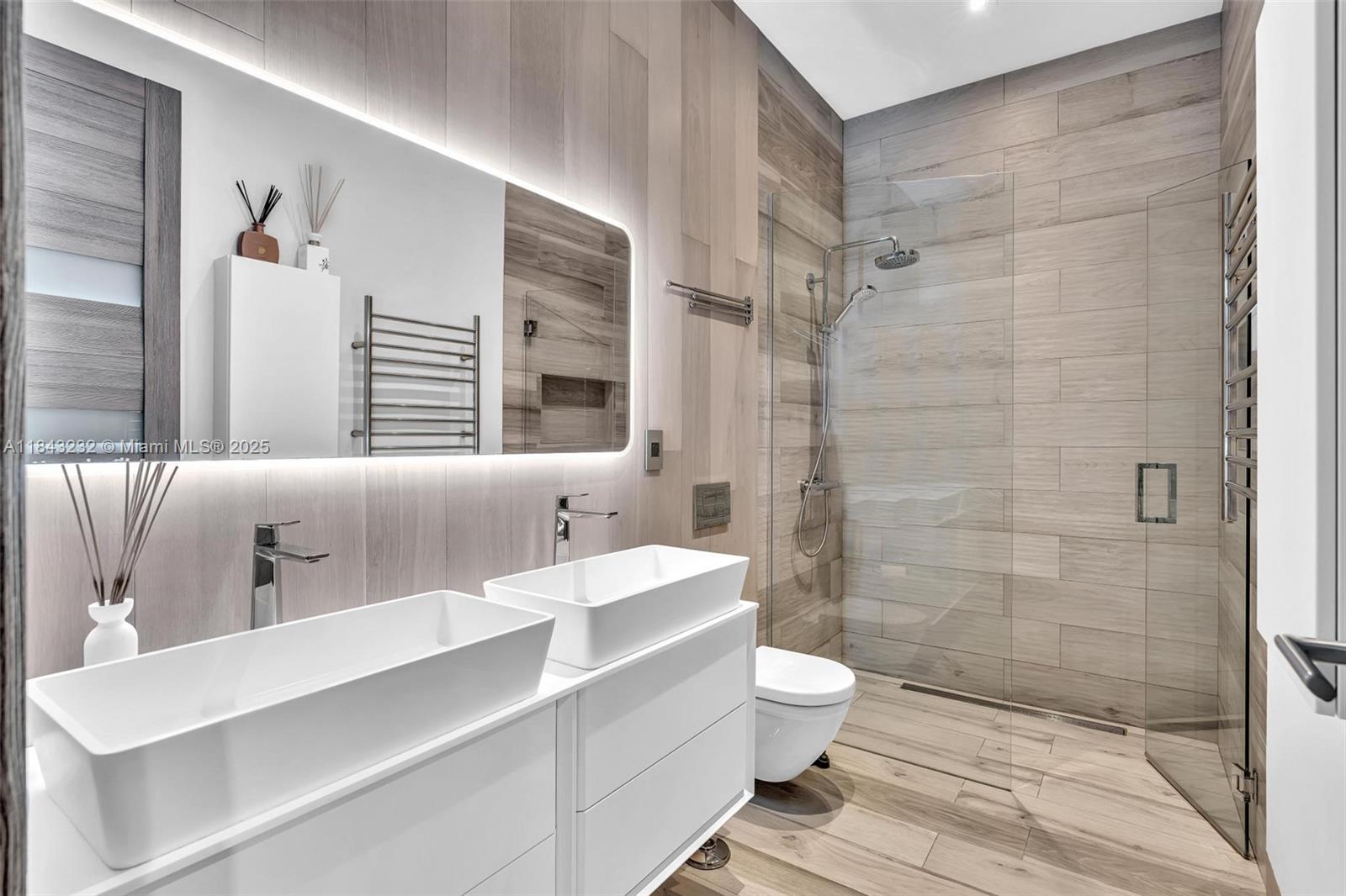 CHAMPION LAKES - Residential