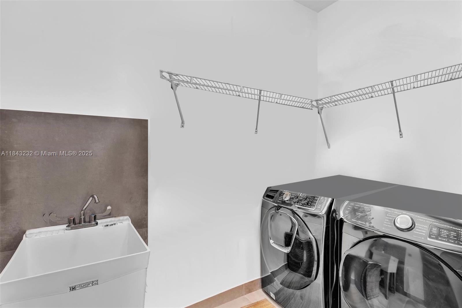 CHAMPION LAKES - Residential