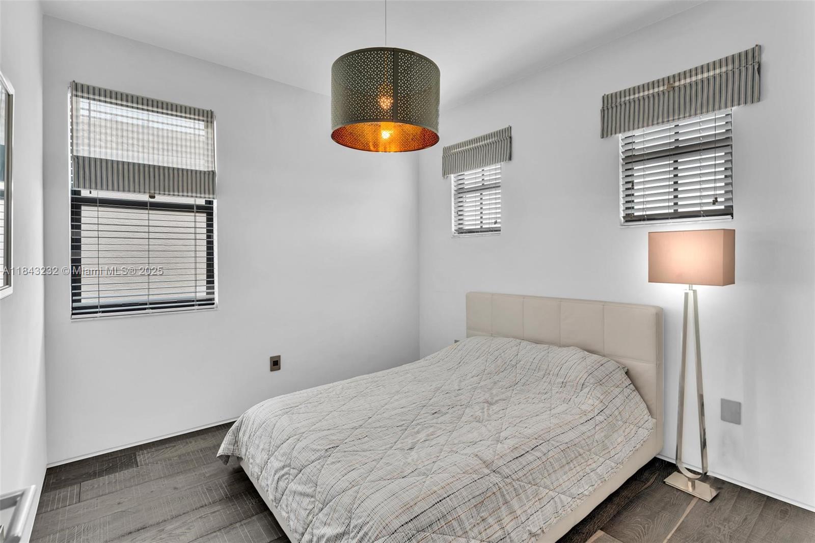 CHAMPION LAKES - Residential