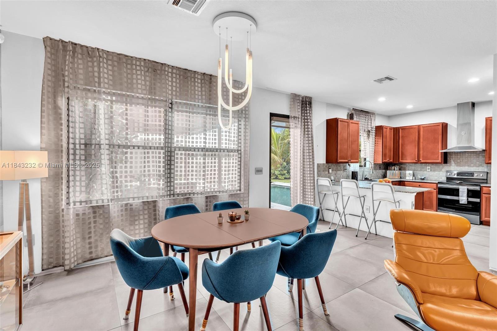 CHAMPION LAKES - Residential