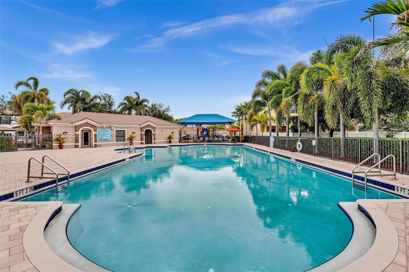 CHAMPION LAKES - Residential