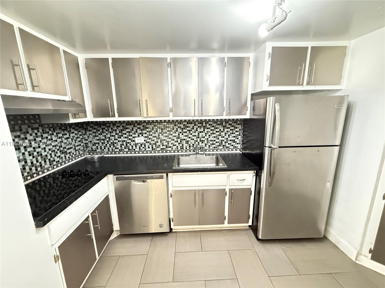 THE FOUR AMBASSADORS COND - Residential