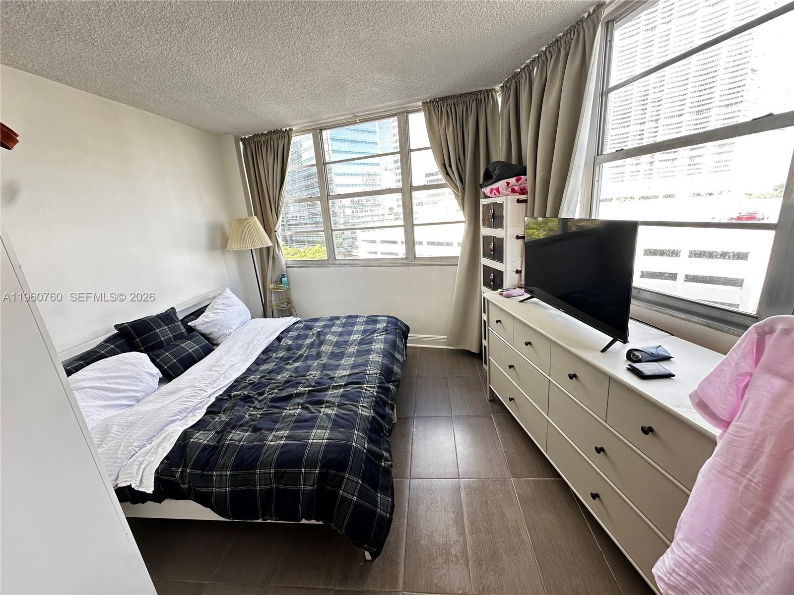 THE FOUR AMBASSADORS COND - Residential