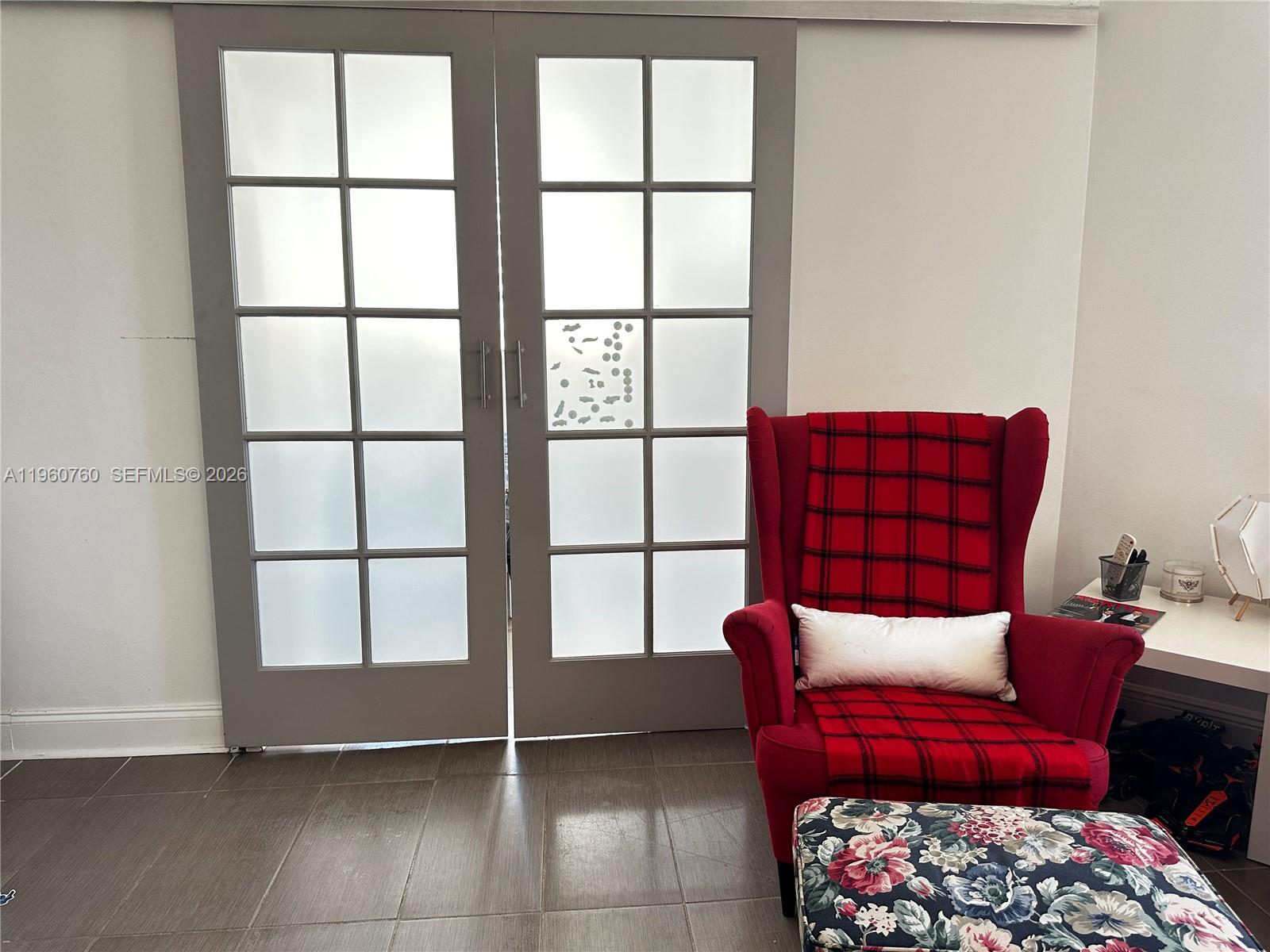 THE FOUR AMBASSADORS COND - Residential