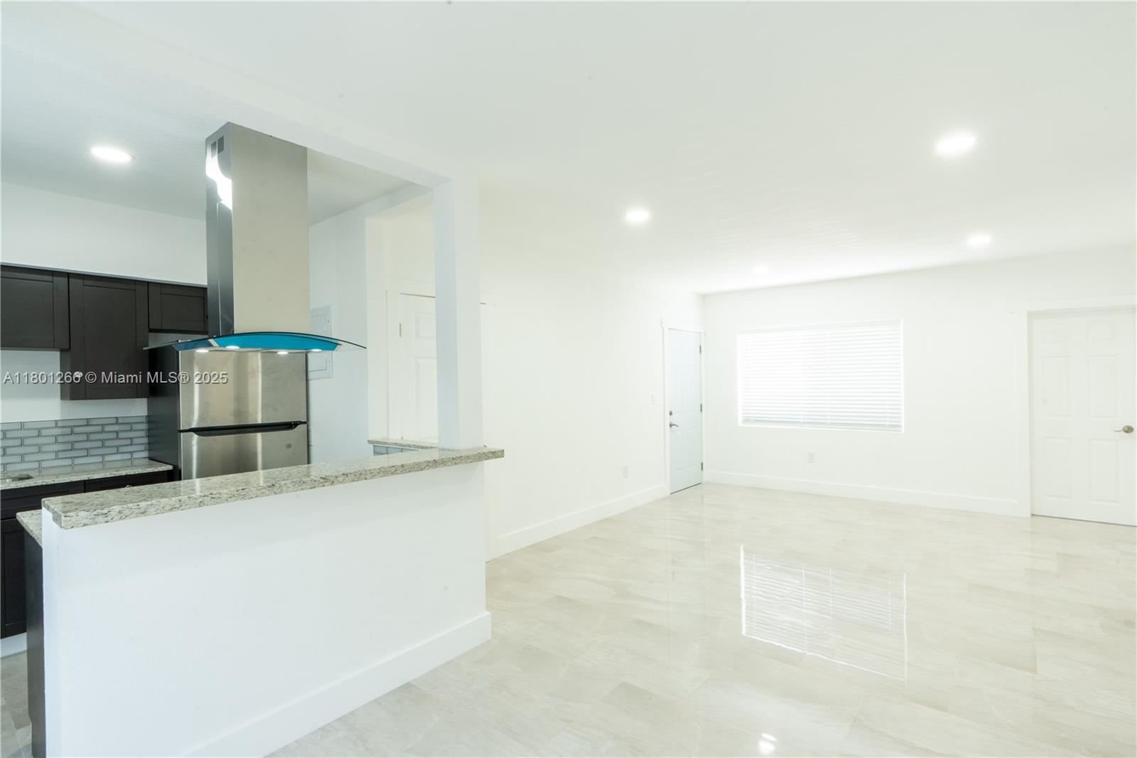 7115 Rue Granville