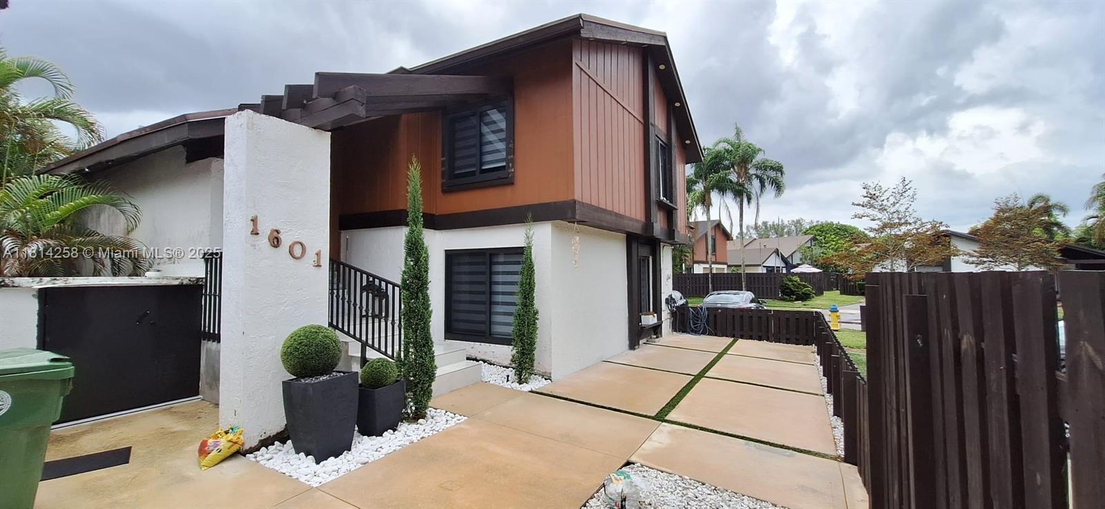 Property for Sale at 1601 E Sandpiper Cir, Pembroke Pines, Miami-Dade County, Florida - Bedrooms: 3 
Bathrooms: 3  - $684,900