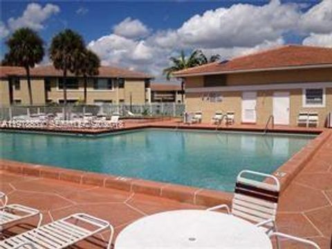 Photo of 918 Twin Lakes Dr #8-M, Coral Springs, FL 33071 (MLS # A11978502)