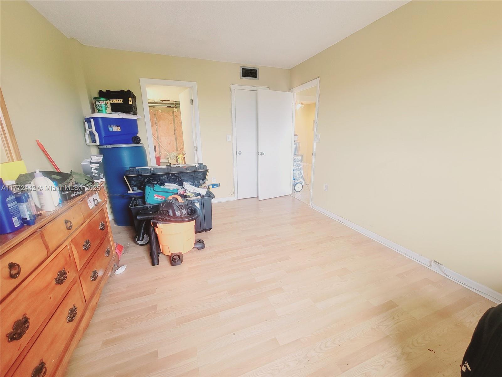 MANORS OF INVERRARY XI - Residential