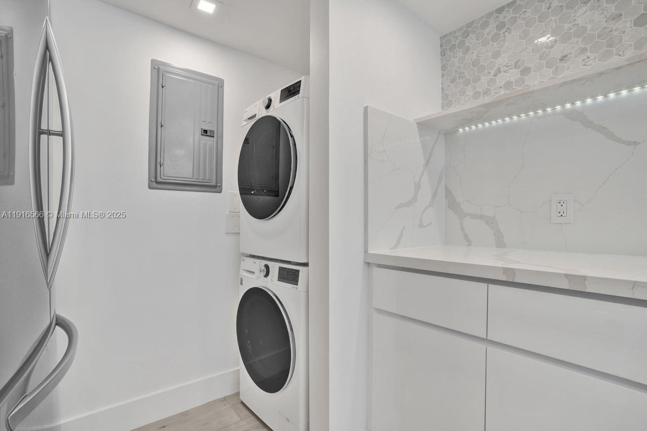 YACHT CLUB AT PORTOFINO - Residential