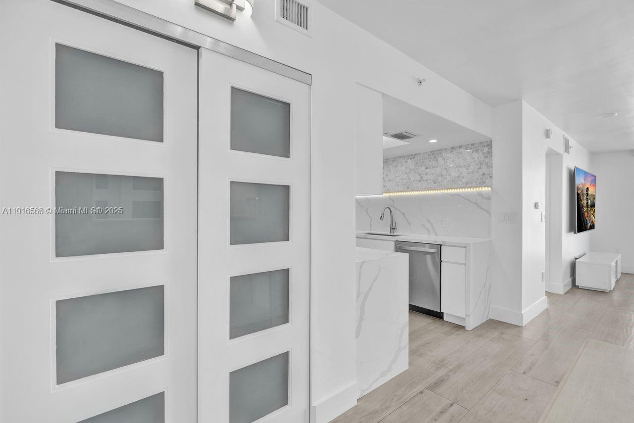 YACHT CLUB AT PORTOFINO - Residential