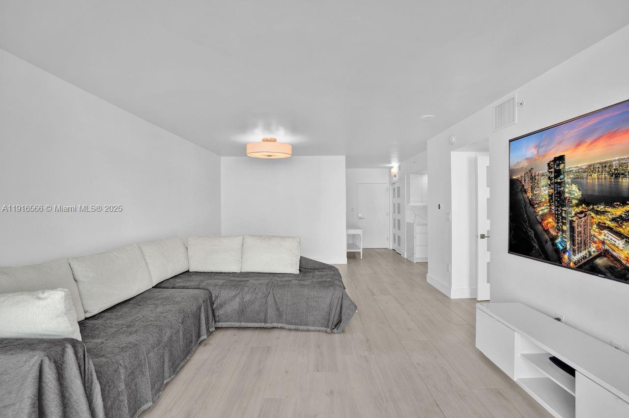 YACHT CLUB AT PORTOFINO - Residential