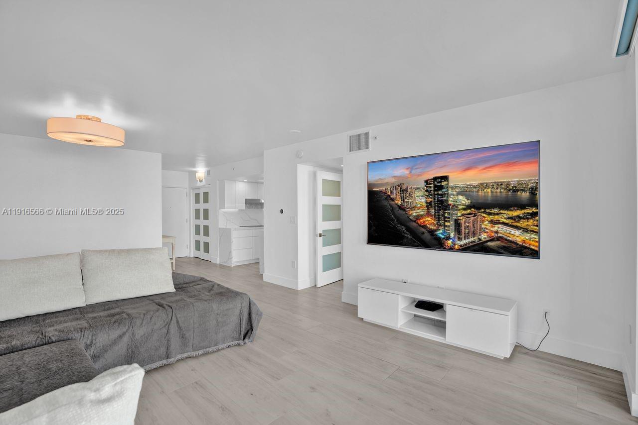 YACHT CLUB AT PORTOFINO - Residential