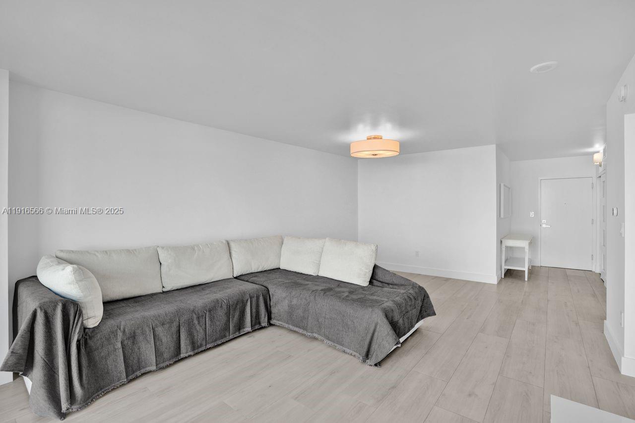 YACHT CLUB AT PORTOFINO - Residential