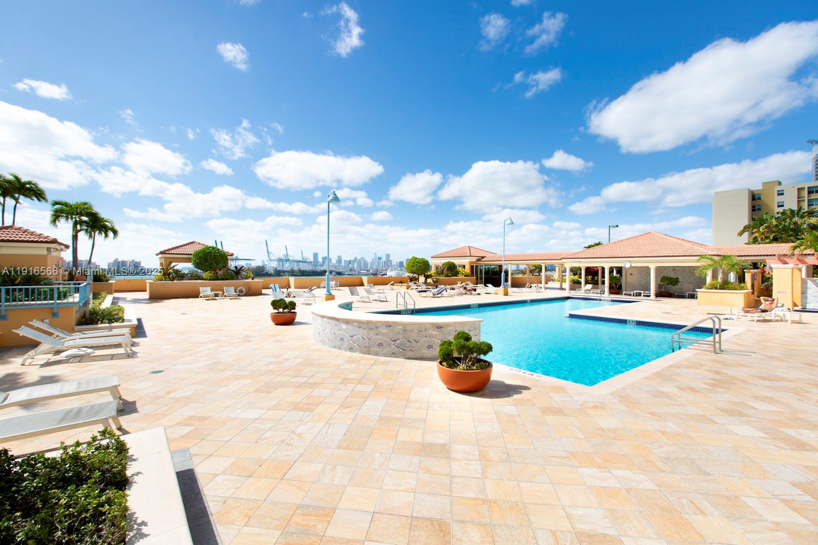 YACHT CLUB AT PORTOFINO - Residential