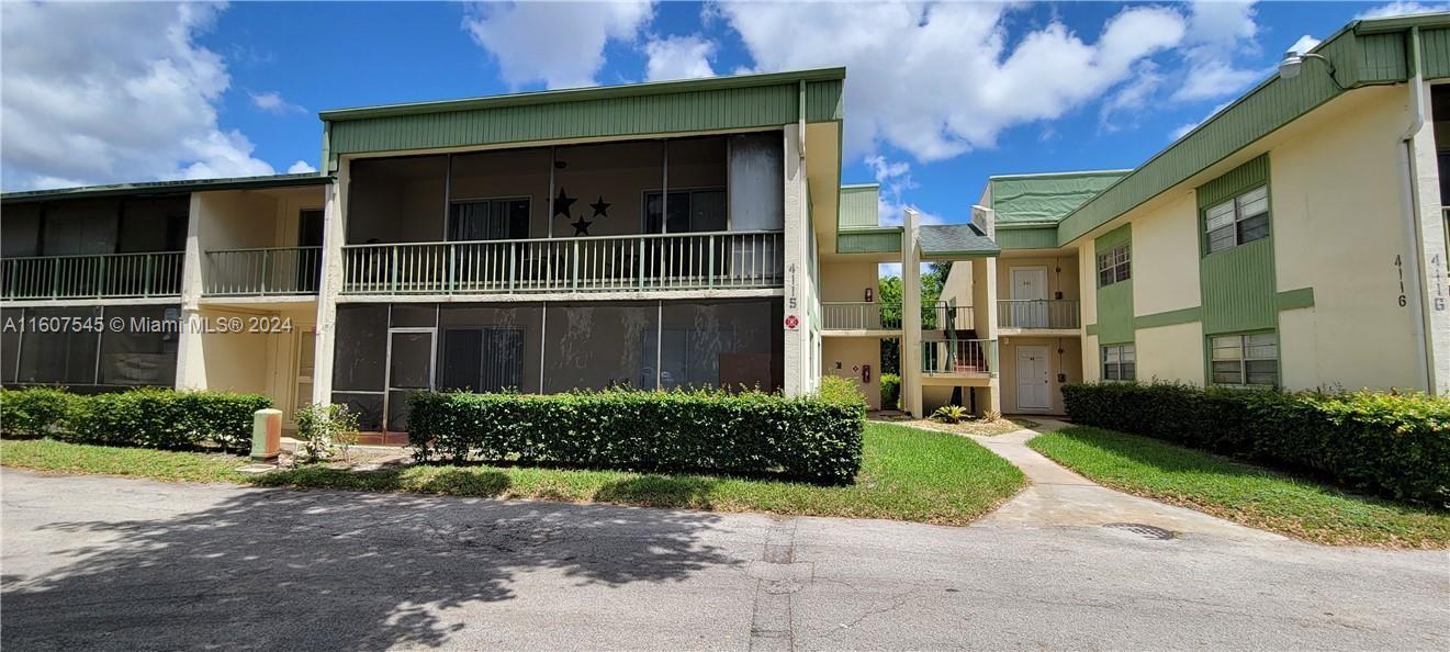 2 Bed/1 Bath Condo with beautiful cabinets and stainless steel appliances in the kitchen. Ready to move in. ALL AGES Community. POOL, SPA, TENNIS AND CLUBHOUSE. Centrally located by University Dr close to shopping, restaurants plus easy Highway access. As per Association minimum 650 credit score required !! Easy to Show !!